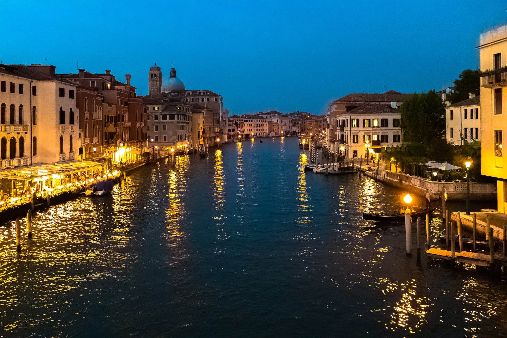 Venise by night