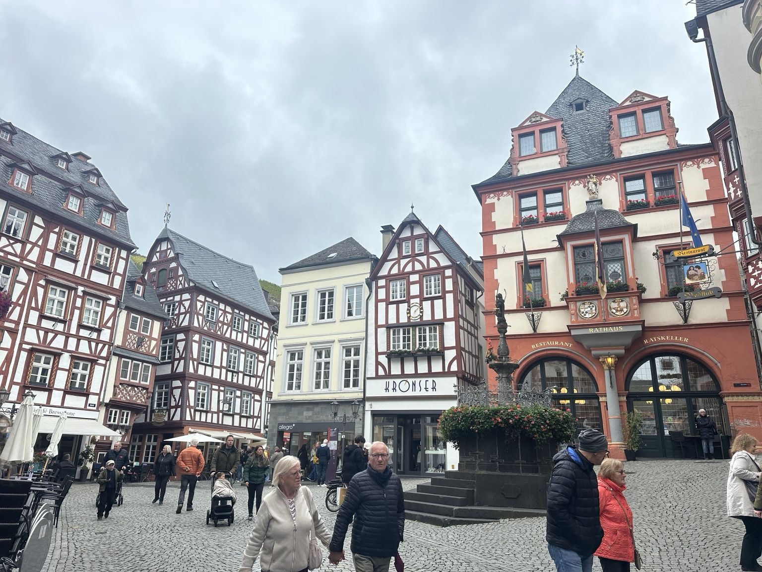 Bernkastel-Kues, un décor de carte postale qui rappelle le charme des villages alsaciens.