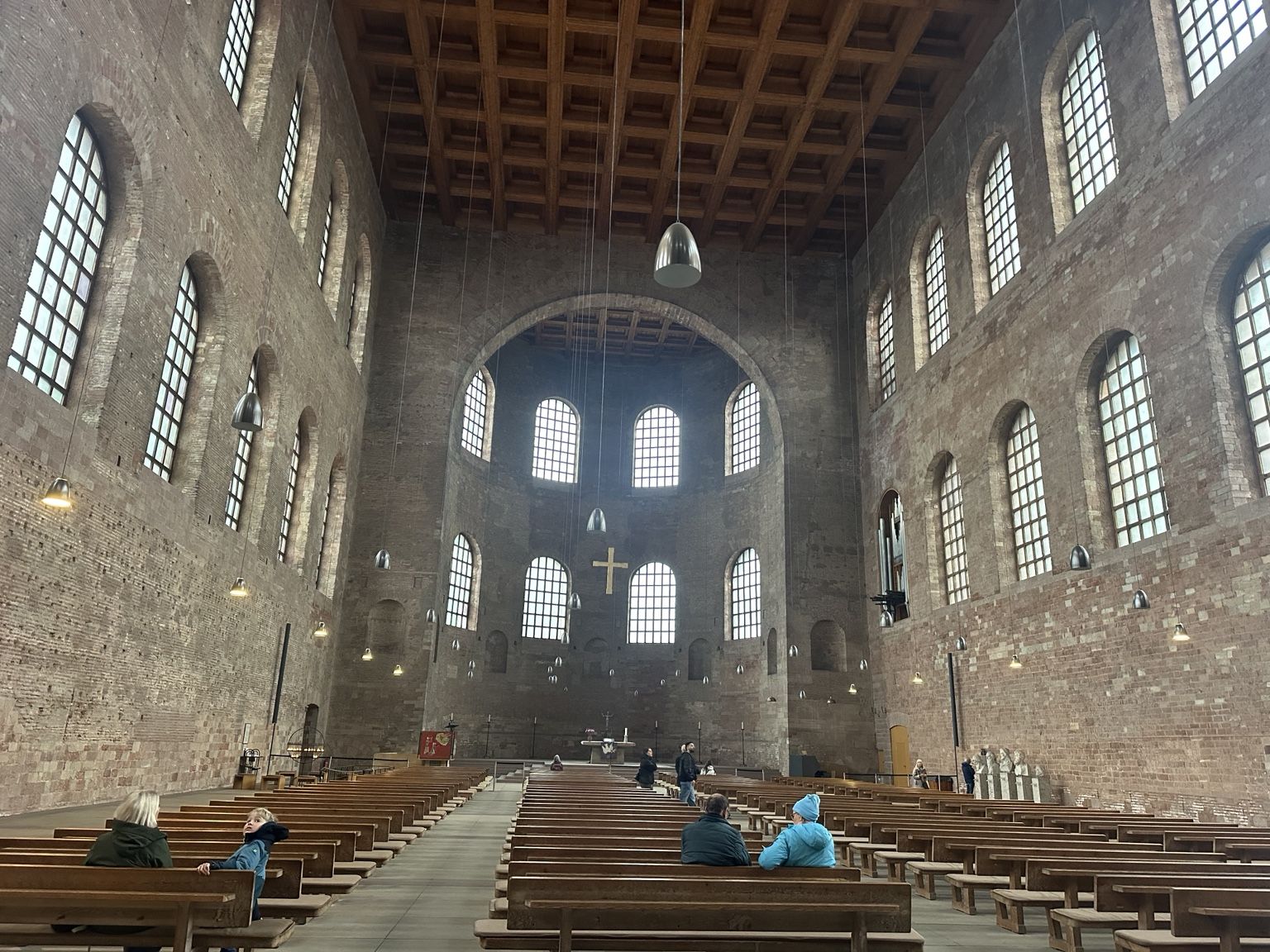 La basilique de Constantin, un espace monumental dont la sobriété souligne toute la grandeur.