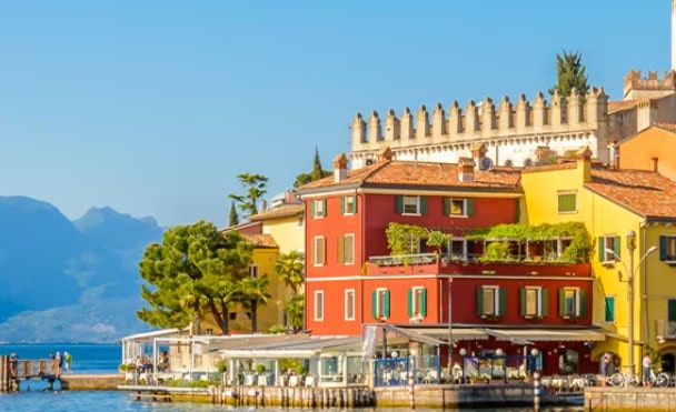 Route par les Lacs idylliques du Nord, de Milan à Vérone