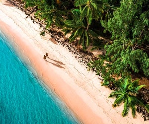 Code promo En mai, code promo de jusqu’à -250 € sur les séjours aux Canaries, la Grèce, la Sardaigne, la République Dominicaine, Zanzibar