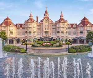 Bon plan Hôtel avec petit déj. + 2 jours d'accès aux parcs Disneyland® Paris dès 166€